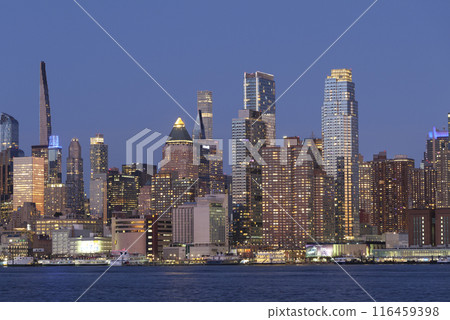 View of Manhattan West side from New Jersey side of Hudson 116459398