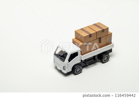 裝載貨物的平闆車身卡車 116459442