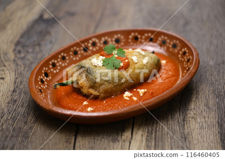 智利 relleno(炸釀波布拉諾辣椒),墨西哥食品 智利 relleno(炸釀波布拉諾辣椒),墨西哥食品 116460405
