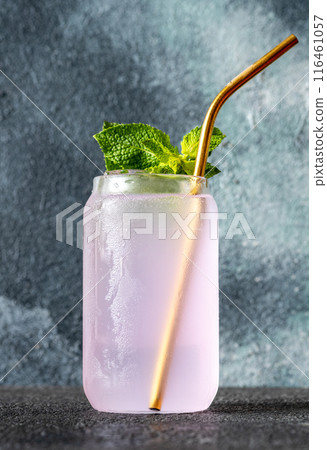 Lavender Gin Coctail 116461057