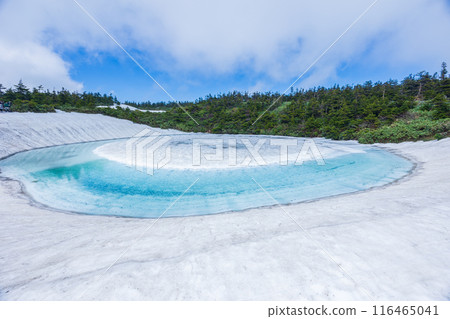 One of Japan's 100 famous mountains: The snow melting at Hachimantai - Mysterious Dragon's Eye (Kagami-numa) One of Japan's 100 famous mountains: The snow melting at Hachimantai - Mysterious Dragon's Eye (Kagami-numa) 116465041