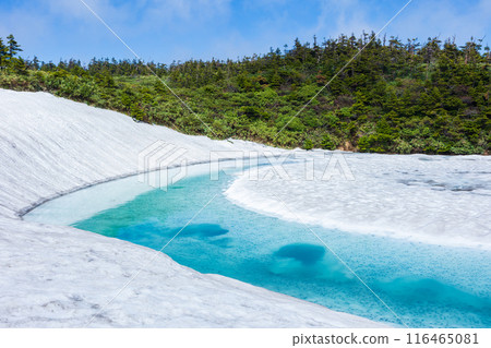 One of Japan's 100 famous mountains: The snow melting at Hachimantai - Mysterious Dragon's Eye (Kagami-numa) One of Japan's 100 famous mountains: The snow melting at Hachimantai - Mysterious Dragon's Eye (Kagami-numa) 116465081