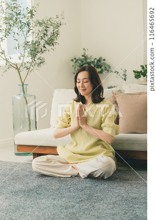 客廳裡的瑜伽 116465692