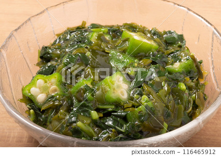 Molokheiya, mekabu, okra, tossed in noodle soup 116465912