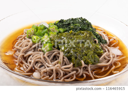 Sticky chilled soba noodles (with okra, molokheiya and mekabu) 116465915