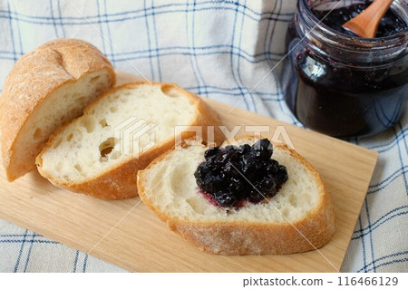 法國棍配藍佩里果醬 116466129