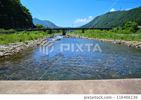 Kiyotsu River, near Oshima Bridge, mountain and river scenery, Yuzawa Town, Niigata Prefecture Kiyotsu River, near Oshima Bridge, mountain and river scenery, Yuzawa Town, Niigata Prefecture 116466136