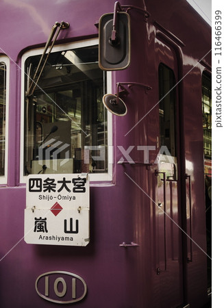 Randen Mobo 101 開往嵐山,京都的一列古色古香的火車 Randen Mobo 101 開往嵐山,京都的一列古色古香的火車 116466399