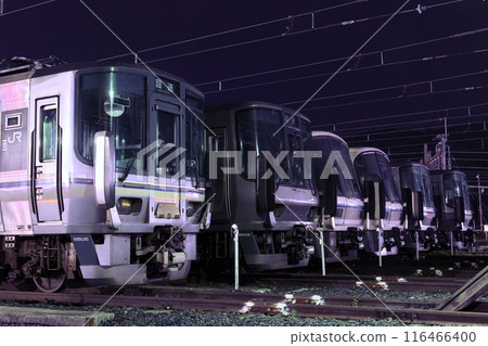 夜間223系、221系在園部站排隊 116466400
