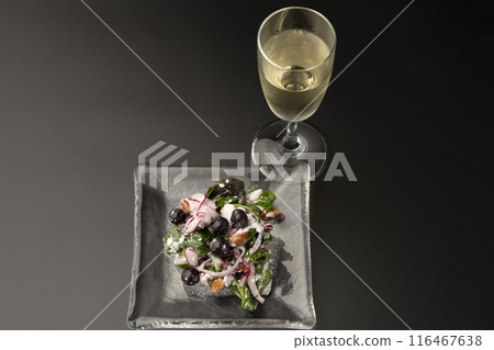 Blueberry and cottage cheese salad with wine 116467638