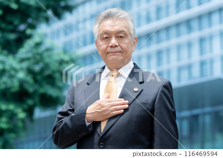 戶外商業資深男律師 116469594