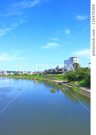 Scenery around the Oto River surrounded by fresh greenery in Okazaki City, Aichi Prefecture Scenery around the Oto River surrounded by fresh greenery in Okazaki City, Aichi Prefecture 116470368