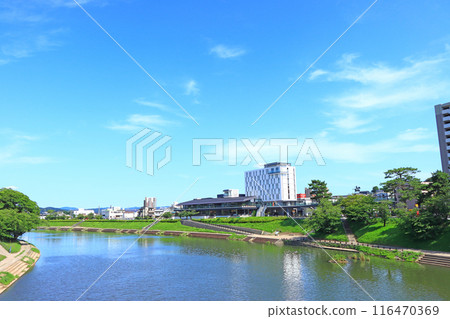 愛知縣岡崎市綠意盎然的大東川沿岸風景 116470369