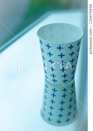 桌上的紙杯 116470948