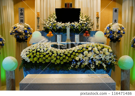 Fashionable flower altar 116471486