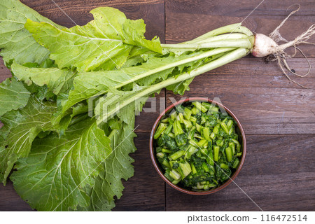 Harvested Nozawana stalks and pickled Nozawana 116472514