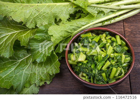 收穫的野澤植物和野澤泡菜的特寫 116472516