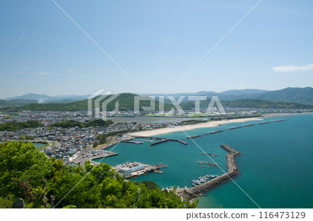 View of Mount Nagusa and Wakayama city from Mount Takatsuko Observatory [Wakayama City, Wakayama Prefecture] 116473129