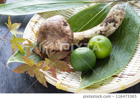 Autumn taste, matsutake mushrooms Autumn taste, matsutake mushrooms 116473365