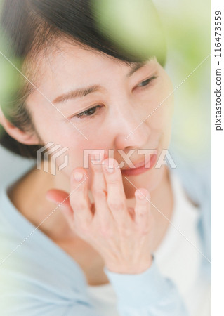 天然化妝品和50多歲的女性 116473559