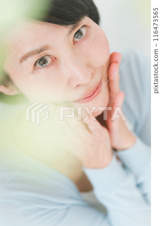 female, lady, woman 116473565