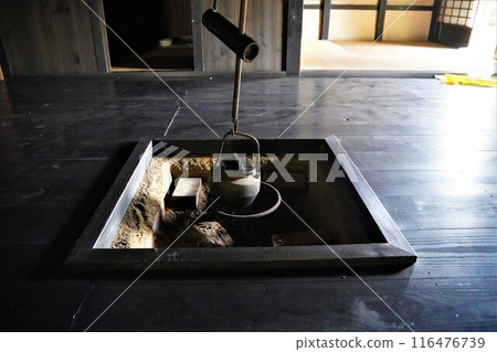 Self-supporting table and hearth Self-supporting table and hearth 116476739