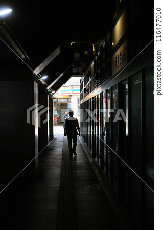An old man in an alley under the bridge 116477010