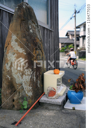 Jizo statue at the village entrance 116477033