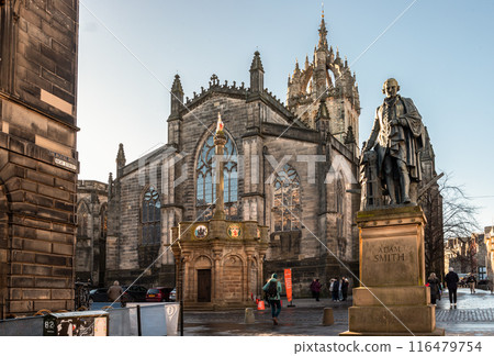 The monument bronze statue of Adam Smith in front of St Giles' Cathedral or the High Kirk of Edinburgh. 116479754