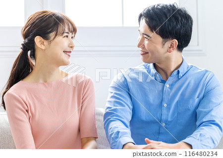 Couple having a fun conversation 116480234