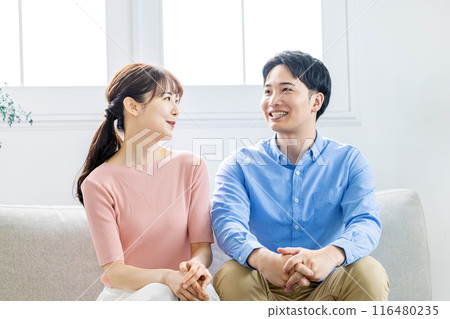 Couple having a fun conversation 116480235