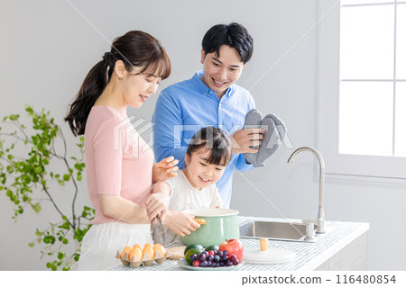 Girl helping cooking 116480854