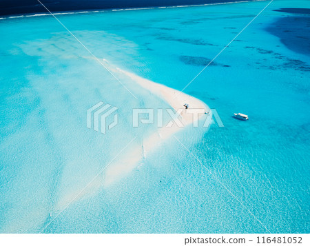 Seascape view over Maldives atoll with sandbank island Seascape view over Maldives atoll with sandbank island 116481052