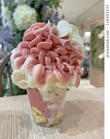 Flower-like mixed soft serve ice cream 116481535