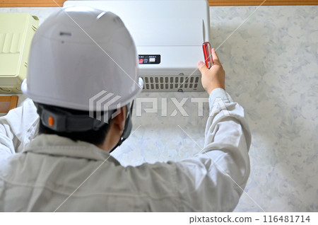 太陽能發電安裝工程、太陽能板、住房、再生能源、脫碳 116481714