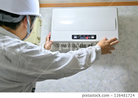 Solar power generation installation work, solar panels, housing, renewable energy, decarbonization Solar power generation installation work, solar panels, housing, renewable energy, decarbonization 116481724