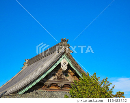 藍天和岡山西大寺主殿的屋頂 藍天和岡山西大寺主殿的屋頂 116483832