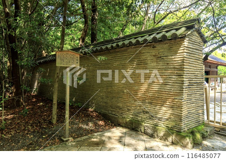 The remains of Nobunaga's wall in the grounds of Atsuta Shrine, Nagoya City 116485077