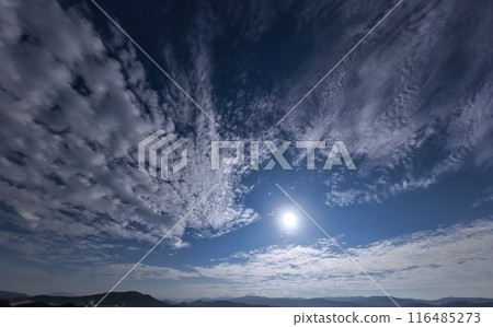清爽的早晨天空,各種雲彩鋪滿天空,初冬,超廣角,天空為主,231123am 清爽的早晨天空,各種雲彩鋪滿天空,初冬,超廣角,天空為主,231123am 116485273