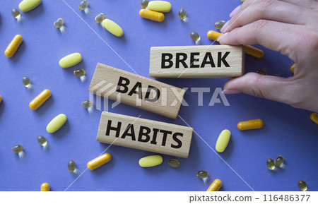 Break bad habits symbol. Concept words Break bad habits on wooden blocks. Beautiful purple background with pills. Doctor hand. Medicine and Break bad habits concept. Copy space. 116486377