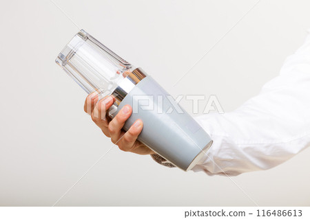 Shaking glass and shaker. 116486613