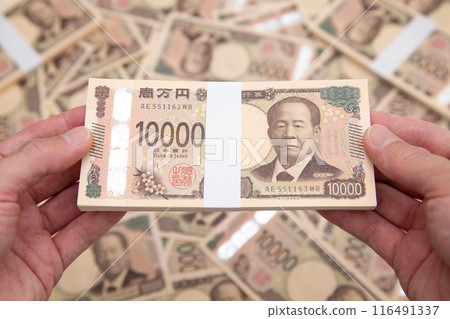 一疊新鈔票 一疊新鈔票 116491337