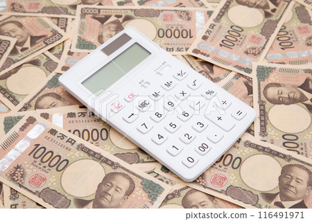 大量10,000日元紙幣(新紙幣)和計算器 大量10,000日元紙幣(新紙幣)和計算器 116491971