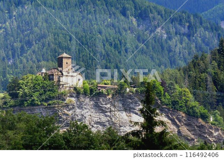 Not only the railway but also the areas along the railway line are registered as World Heritage sites. Not only the railway but also the areas along the railway line are registered as World Heritage sites. 116492406