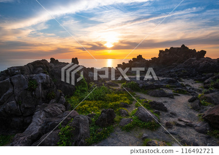 Sixteen Rakan Rocks - Evening Scenery Sixteen Rakan Rocks - Evening Scenery 116492721