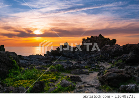 Sixteen Rakan Rocks - Evening Scenery Sixteen Rakan Rocks - Evening Scenery 116492735