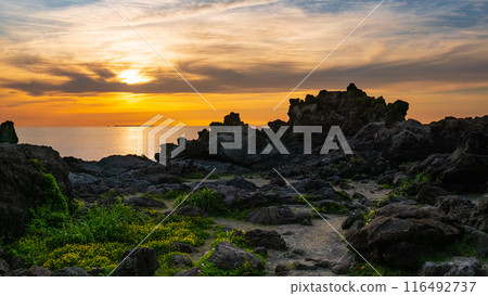 Sixteen Rakan Rocks - Evening Scenery Sixteen Rakan Rocks - Evening Scenery 116492737