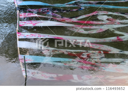 鴨川河畔排列的京都友禪布 116493652