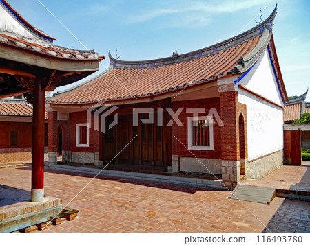 台灣高雄市一個隱藏的旅遊勝地是私立學校鳳儀書院。 116493780