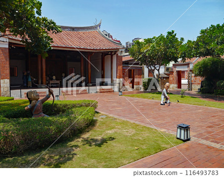 One of the hidden tourist spots remaining in Kaohsiung City, Taiwan is the private school, Fengyi Academy. 116493783